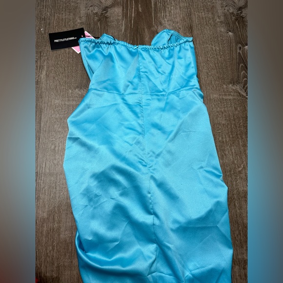 PrettyLittleThing baby blue dress - Picture 5 of 6